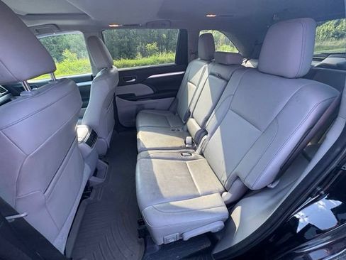 Used 2015 Toyota Highlander XLE AWD/4WD image 17