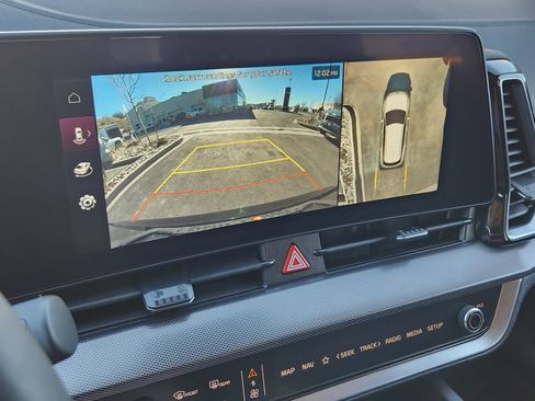 Used 2025 Kia Sportage SX image 17