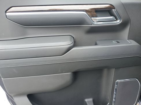 Used 2024 GMC Sierra 1500 SLE image 12