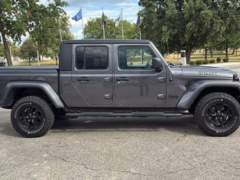 Used 2021 Jeep Gladiator Sport image 2