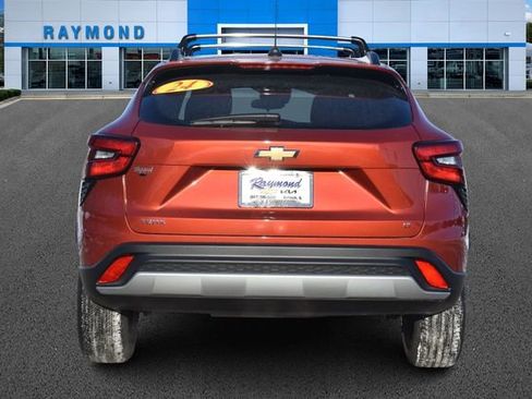 Certified 2024 Chevrolet Trax LT w/ Driver Confidence Package image 4