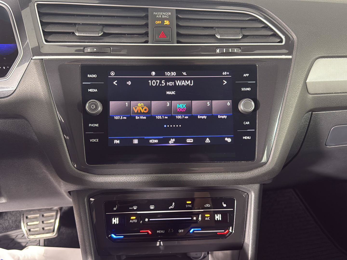 Certified 2024 Volkswagen Tiguan SE R-Line FWD image 4