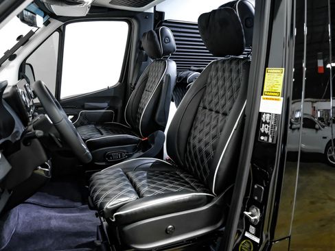 Used 2024 Mercedes-Benz Sprinter 3500 image 30