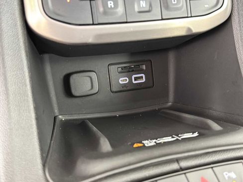 Used 2022 GMC Acadia Denali w/ Denali Ultimate Package image 31