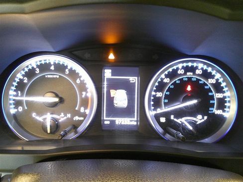 Used 2017 Toyota Highlander XLE image 9