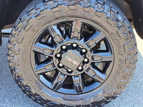 Used 2024 GMC Sierra 2500 AT4 w/ Technology Package image 10