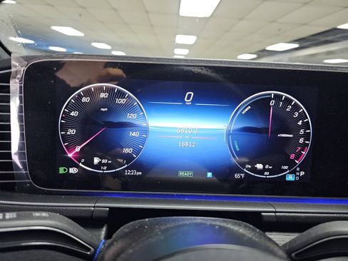 Used 2025 Mercedes-Benz GLE 450e 4MATIC image 10