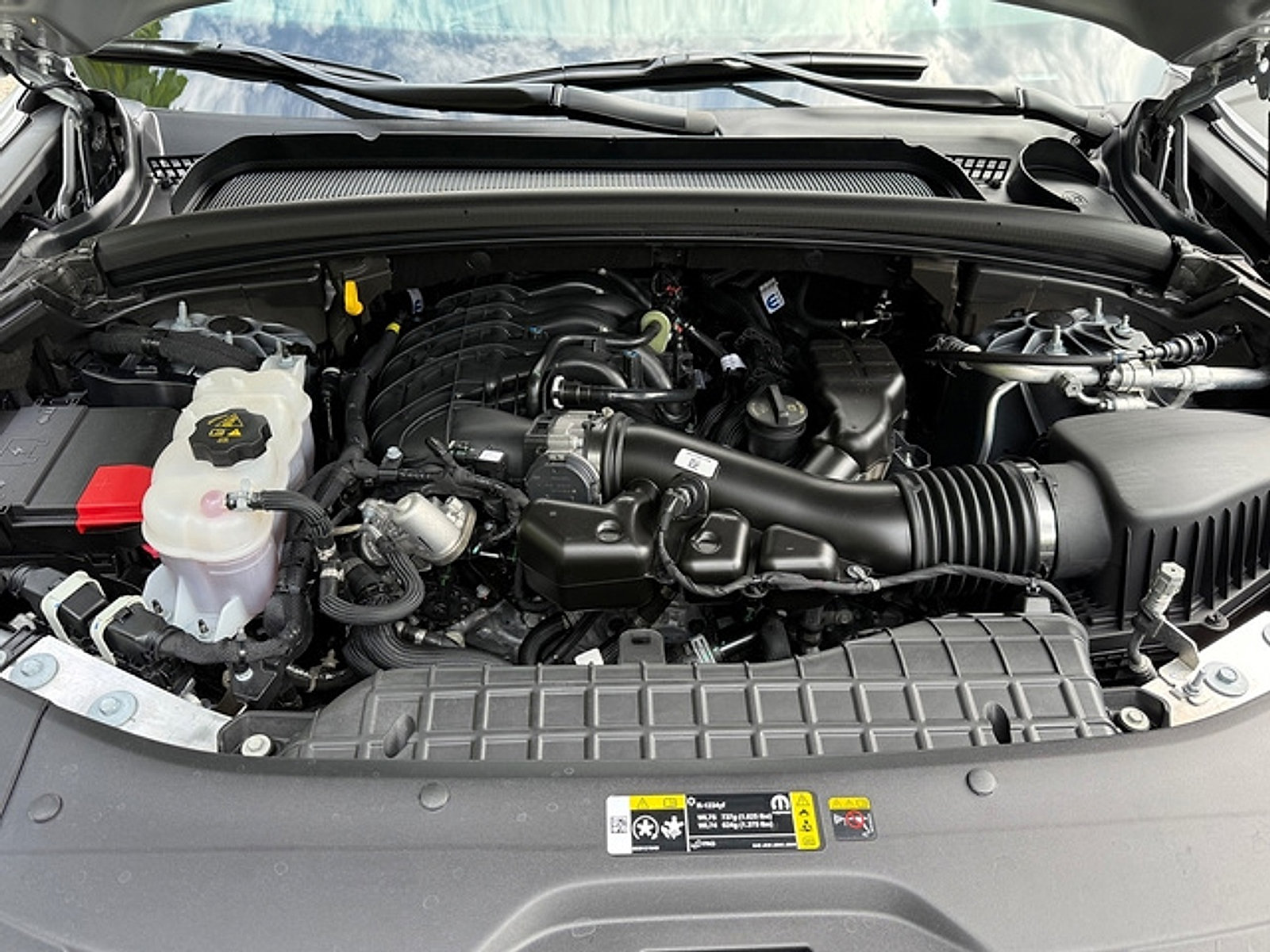 Used 2025 Jeep Grand Cherokee Altitude AWD/4WD image 9