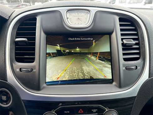 Used 2022 Chrysler 300 Touring w/ Sport Appearance Package image 14