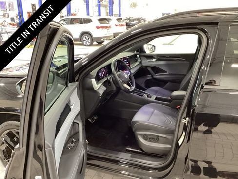 Used 2025 Volkswagen Tiguan SE R-Line AWD/4WD image 10
