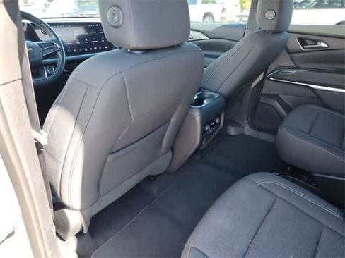Used 2025 Chevrolet Traverse LT w/ Driver Confidence Package image 16