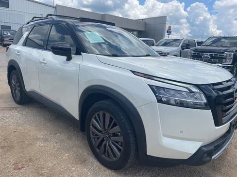 Used 2023 Nissan Pathfinder SL w/ SL Premium Package FWD image 6