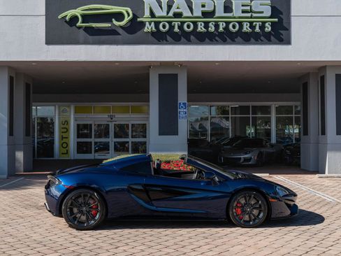 Used 2020 McLaren 570S Spider RWD image 31