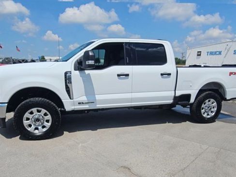 Used 2024 Ford F250 XLT w/ FX4 Off-Road Package AWD/4WD image 3