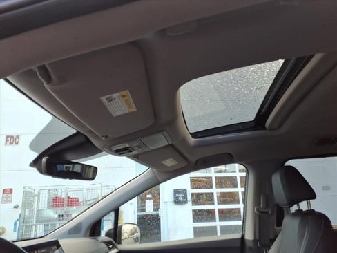 Used 2024 Honda Odyssey EX-L image 11