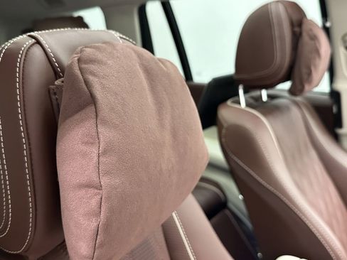 New 2026 Mercedes-Benz Maybach GLS 600 4MATIC image 17