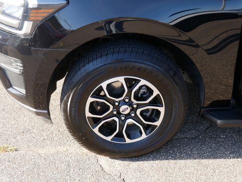Certified 2024 Ford Expedition XLT image 15