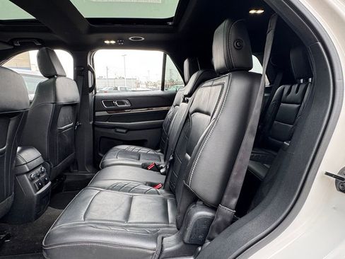 Used 2018 Ford Explorer Platinum image 31
