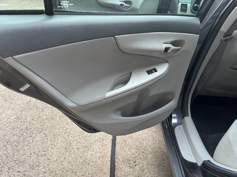 Used 2010 Toyota Corolla LE FWD image 17