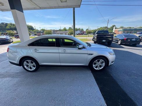 Used 2018 Ford Taurus SEL FWD image 4