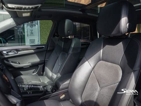 Used 2018 Porsche Macan image 25