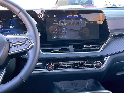 Used 2025 Chevrolet Equinox LT w/ Convenience Package II image 6