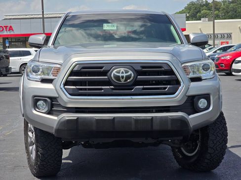 Used 2019 Toyota Tacoma SR5 AWD/4WD image 3