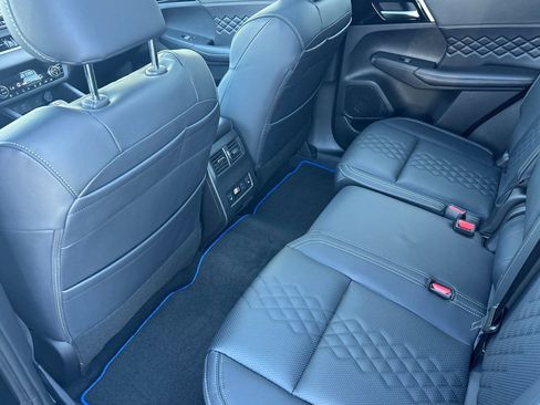New 2025 Mitsubishi Outlander SEL image 11