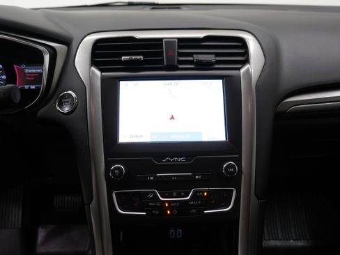 Used 2020 Ford Fusion SE image 17