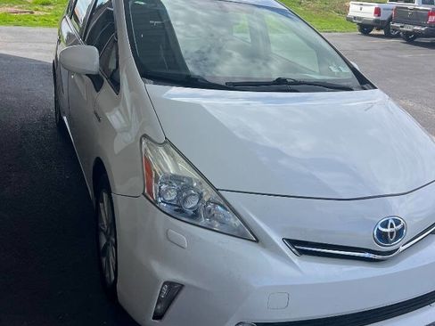 Used 2013 Toyota Prius V Five image 5