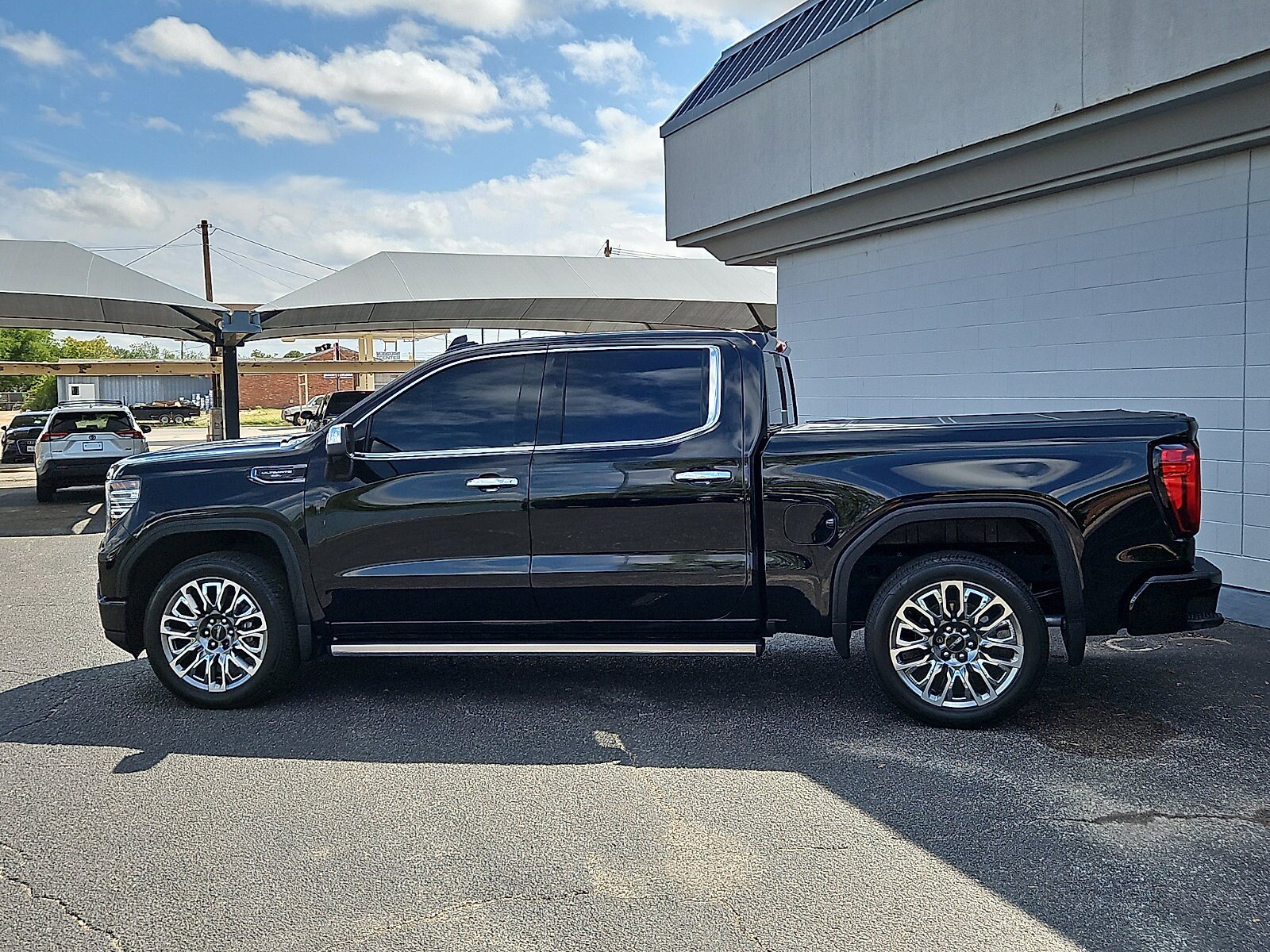 Used 2024 GMC Sierra 1500 Denali Ultimate AWD/4WD image 2