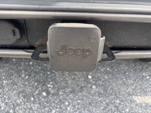 Used 2016 Jeep Cherokee Trailhawk w/ Comfort/Convenience Group AWD/4WD image 18