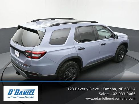 Used 2025 Honda Pilot TrailSport image 18