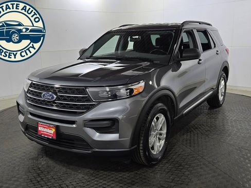 Used 2022 Ford Explorer XLT AWD/4WD image 10