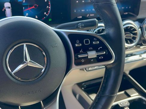 Used 2023 Mercedes-Benz GLB 250 4MATIC w/ Premium Package image 24