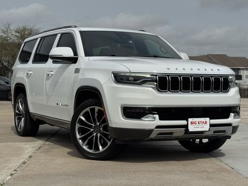 Used 2022 Jeep Wagoneer Series III w/ Premium Group I image 2