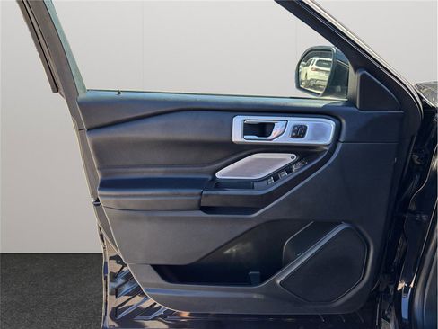 Used 2020 Ford Explorer Platinum w/ Premium Technology Package image 22