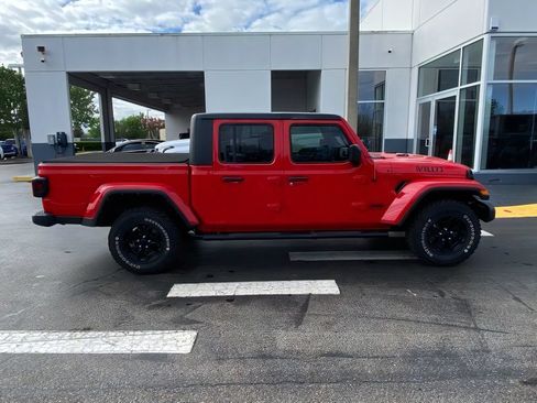 Used 2022 Jeep Gladiator Sport AWD/4WD image 9