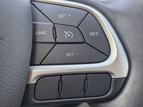 Used 2018 Jeep Compass Latitude w/ Popular Equipment Group FWD image 28
