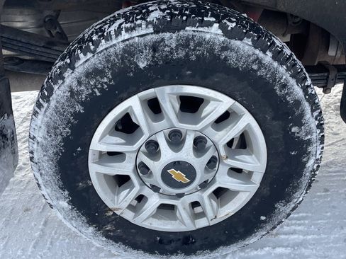 Used 2022 Chevrolet Silverado 2500 LT w/ Convenience Package image 11