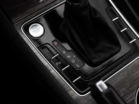 Used 2018 Volkswagen Passat 2.0T SE image 40