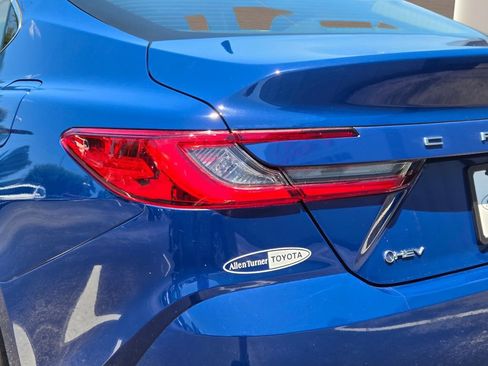 Used 2025 Toyota Camry XLE FWD image 8