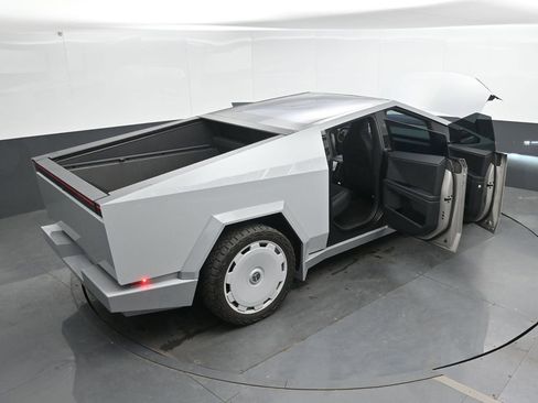 Used 2024 Tesla Cybertruck AWD Crew Cab image 48