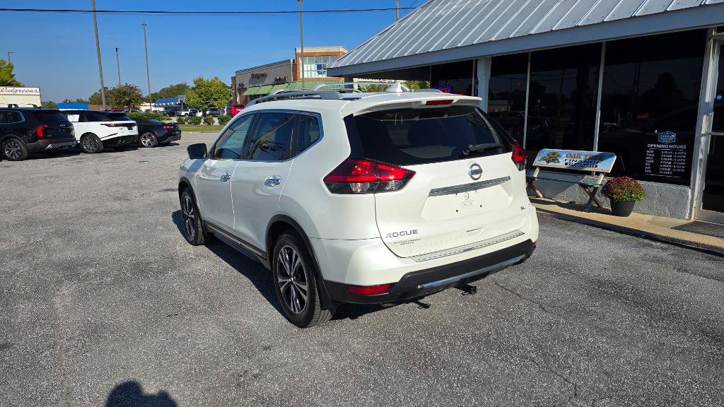 Used 2017 Nissan Rogue SL w/ SL Premium Package FWD image 5