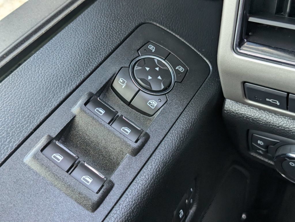 Used 2019 Ford F150 Lariat w/ Equipment Group 502A Luxury AWD/4WD image 10