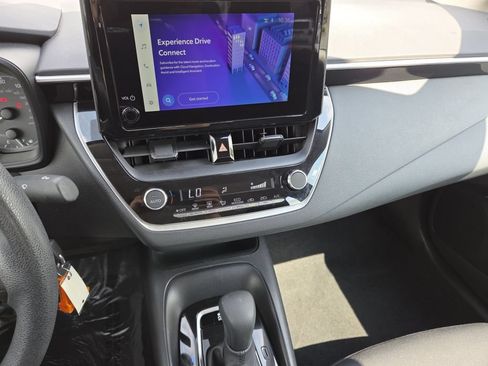 Used 2025 Toyota Corolla LE FWD image 32