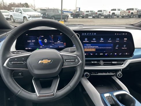Used 2025 Chevrolet Equinox EV LT image 16