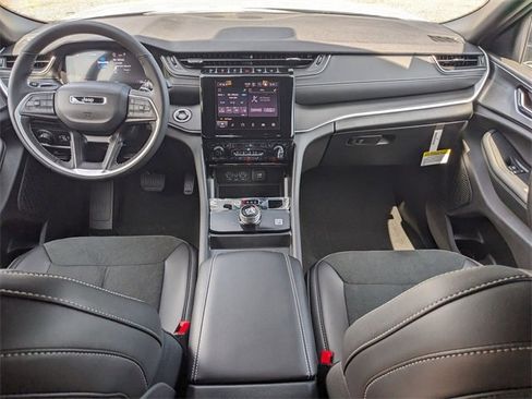 New 2025 Jeep Grand Cherokee L Altitude image 14