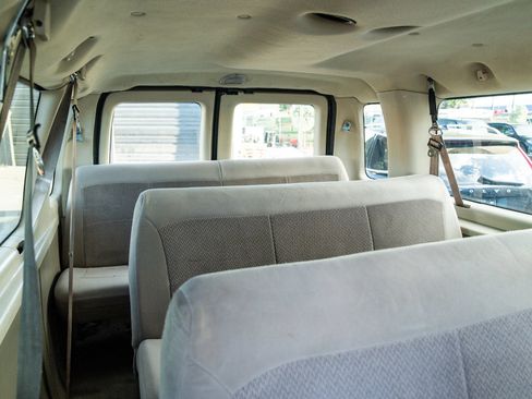 Used 2006 Ford E-350 and Econoline 350 XL RWD image 17
