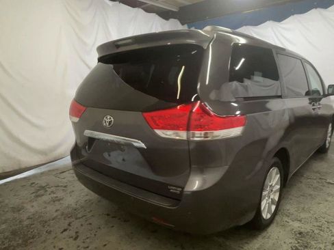Used 2011 Toyota Sienna XLE image 8